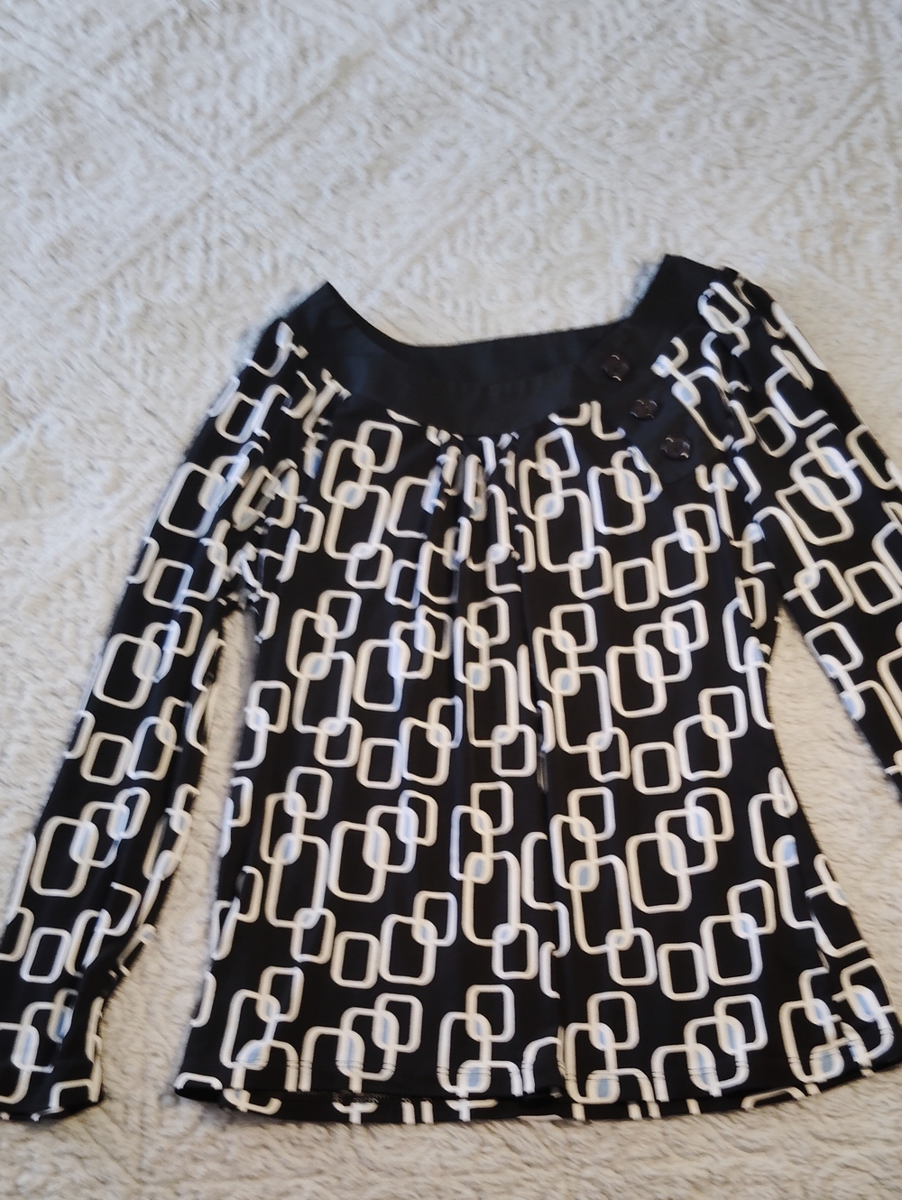 Worthington Black and White Geometric Scoop Neck Blouse
